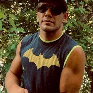 Meet your Posher, Troy